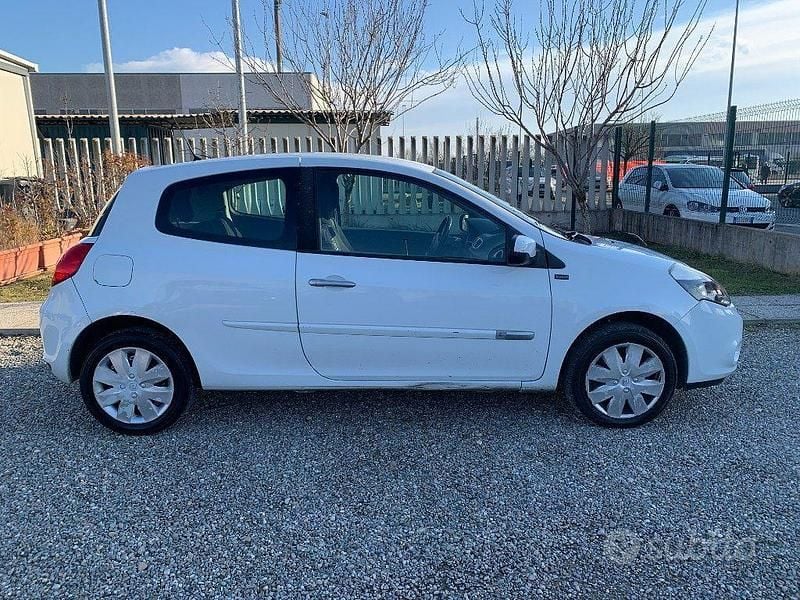 Usata Renault Clio IV 75 CV (55 kW) 2012 Bianco Utilitaria