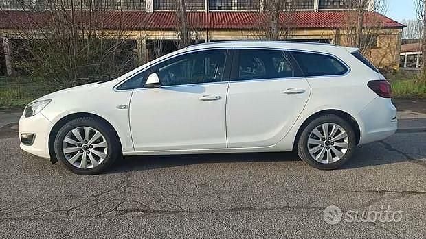 Usata Opel Astra 110 CV (80 kW) 2014 Bianco Station wagon