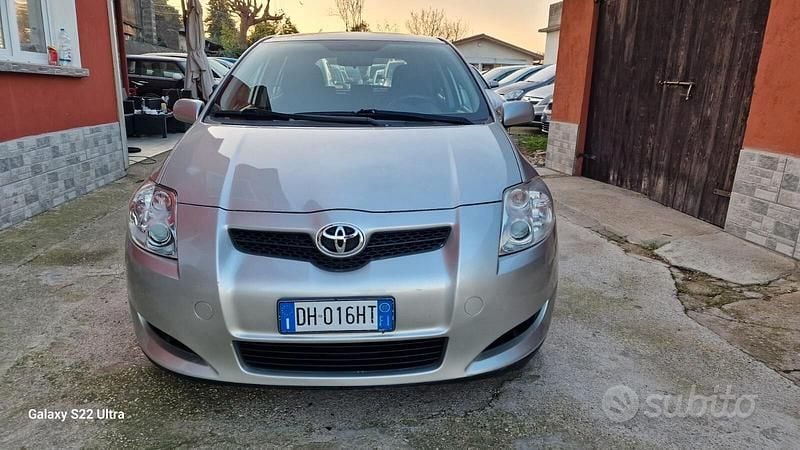 Usata Toyota Auris Sol 126 CV (92 kW) 2007 Grigio Berlina
