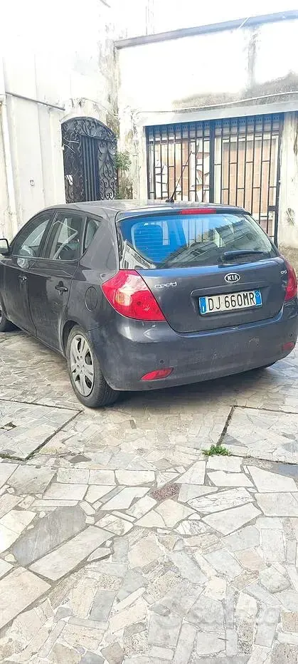 Usata Kia Ceed 90 CV (66 kW) 2007 Grigio Utilitaria