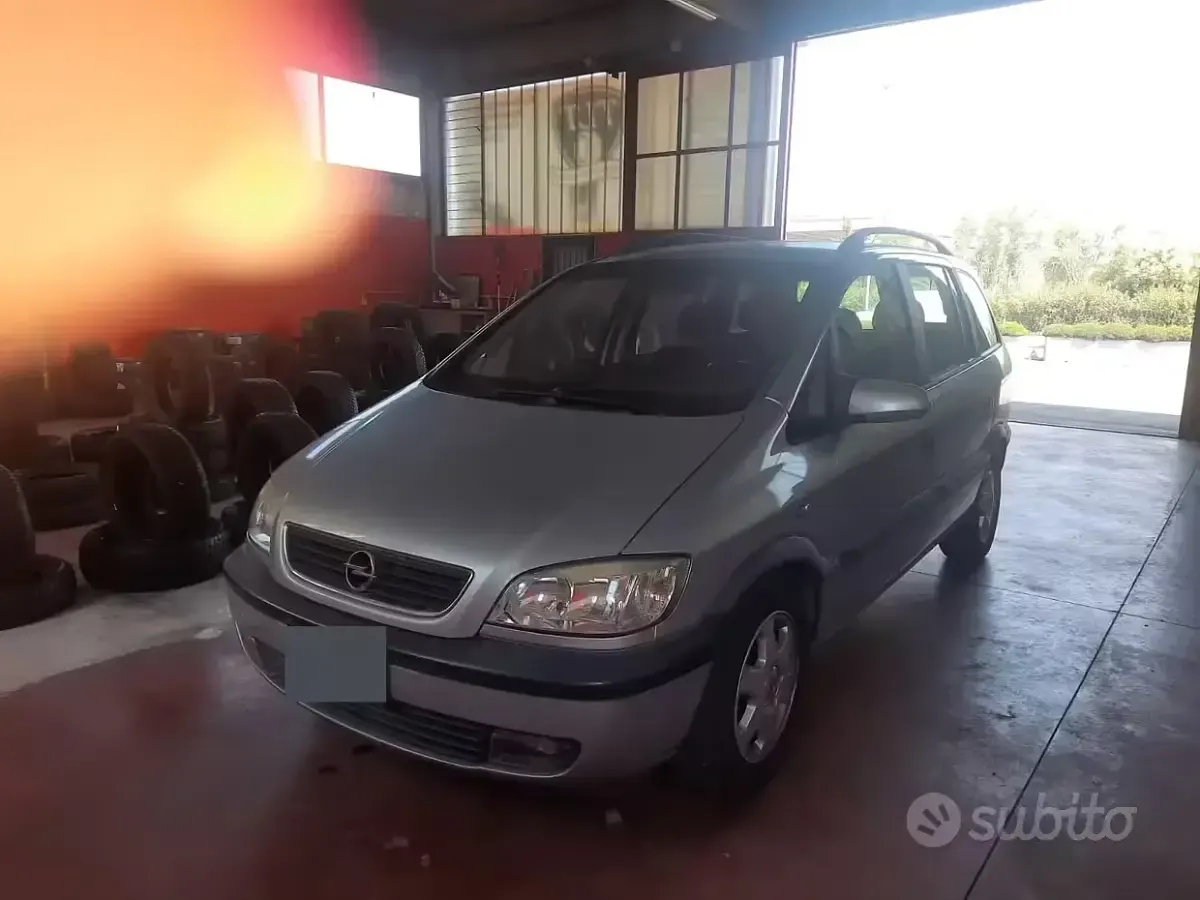 Usata Opel Zafira 101 CV (74 kW) 2001 Grigio Monovolume