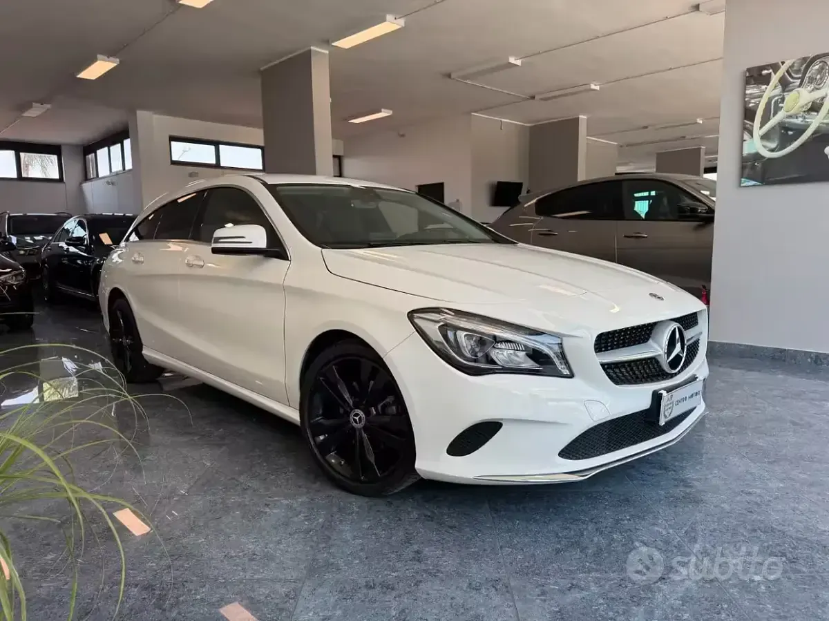 Usata Mercedes CLA180 Shooting Brake Sport Edition 109 CV (80 kW) 2017 Bianco pastello Station wagon