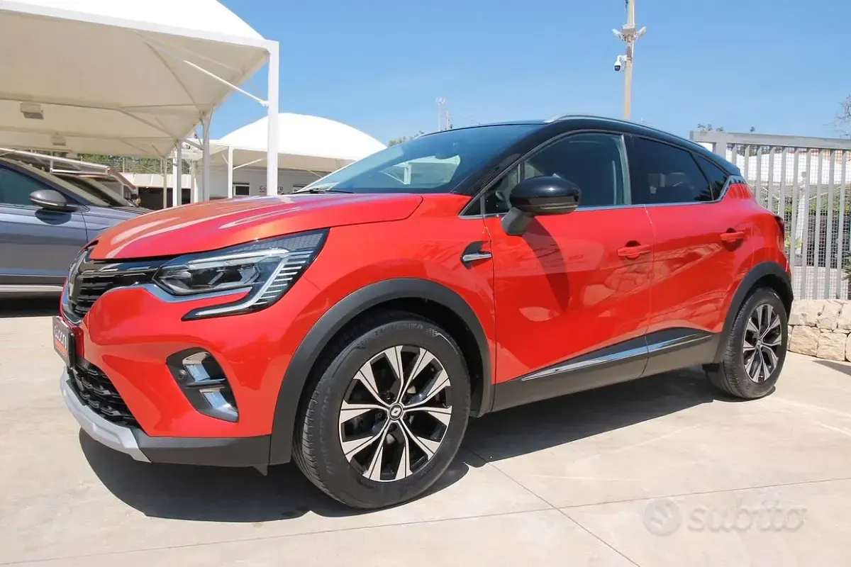 Second-hand Renault Captur Intens 101 CP (74 kW) 2023 Roșu SUV