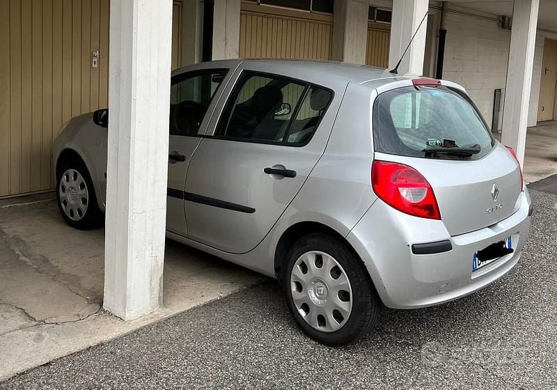Usata Renault Clio II 58 CV (42 kW) 2007 Grigio Utilitaria