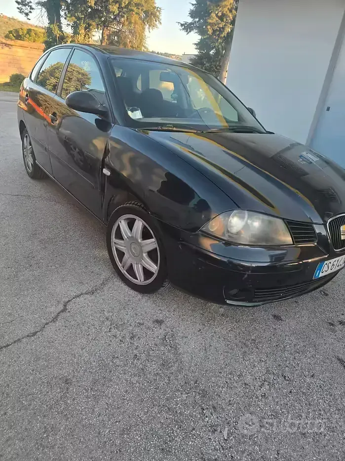 Second-hand Seat Ibiza Reference 69 CP (50 kW) 2005 Negru Hatchback