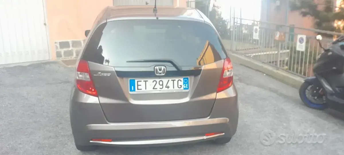 Usata Honda Jazz 99 CV (72 kW) 2014 Marrone Utilitaria