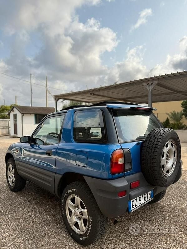 Usata Toyota RAV4 129 CV (94 kW) 1995 Blu SUV
