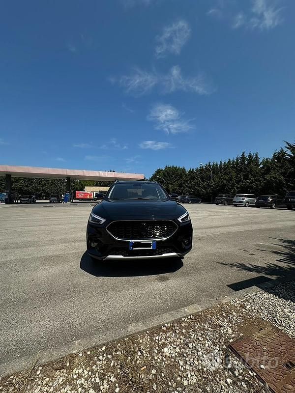 Usata MG ZS 111 CV (81 kW) 2023 Nero Berlina