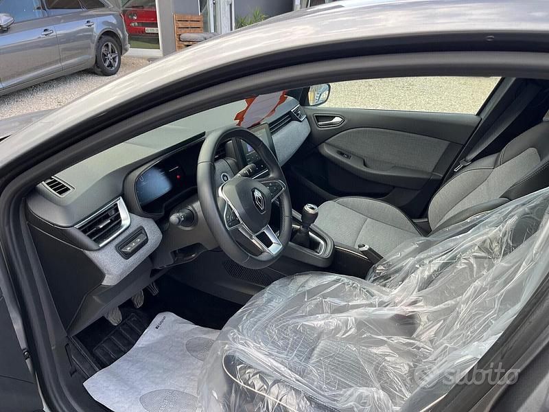 Usata Renault Clio V Techno 91 CV (66 kW) 2025 Grigio Berlina