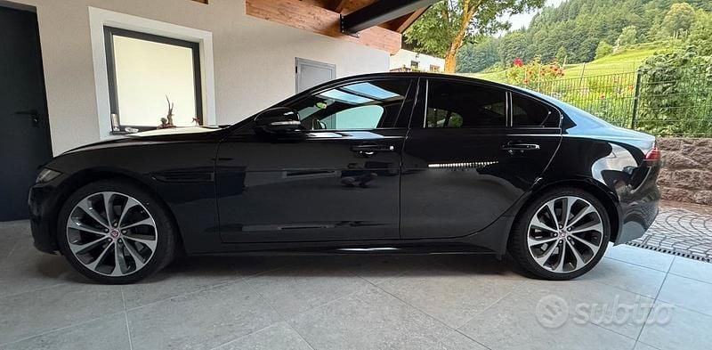 Usata Jaguar XE R-Dynamic 180 CV (132 kW) 2020 Nero Berlina