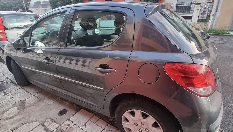 Usata Peugeot 207 73 CV (53 kW) 2012 Berlina