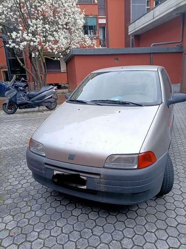 Usata Fiat Punto Star 60 CV (44 kW) 1998 Berlina