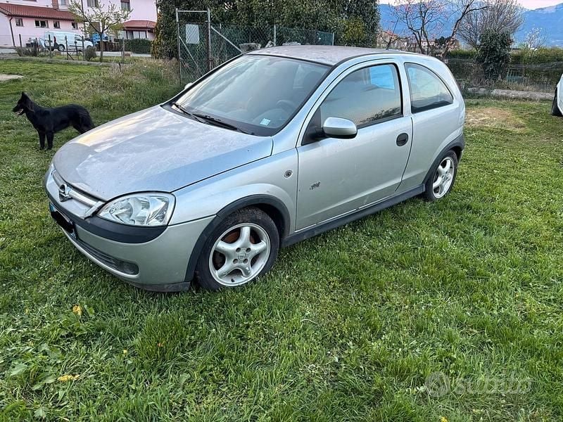 Usata Opel Corsa 101 CV (74 kW) 2003 Grigio Utilitaria