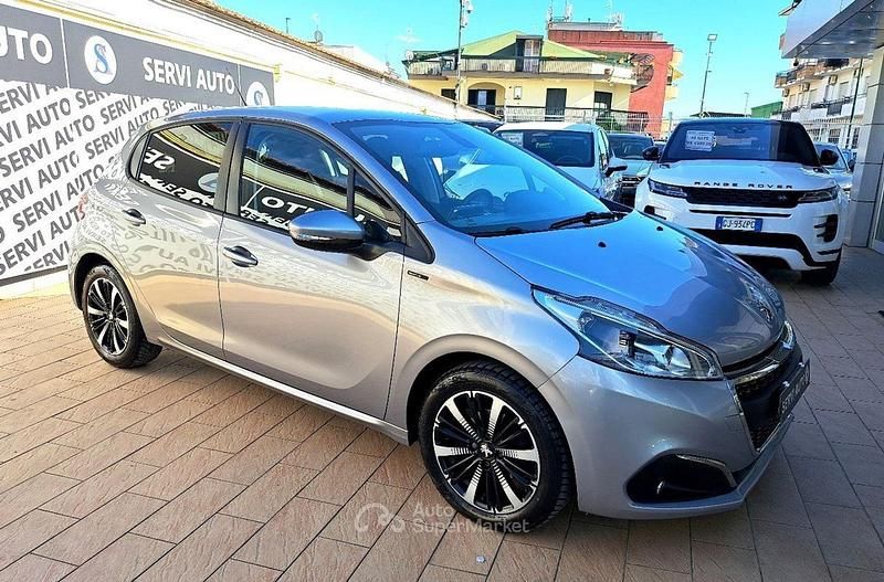 Usata Peugeot 208 Signature Sky 83 CV (61 kW) 2018 Grigio Utilitaria