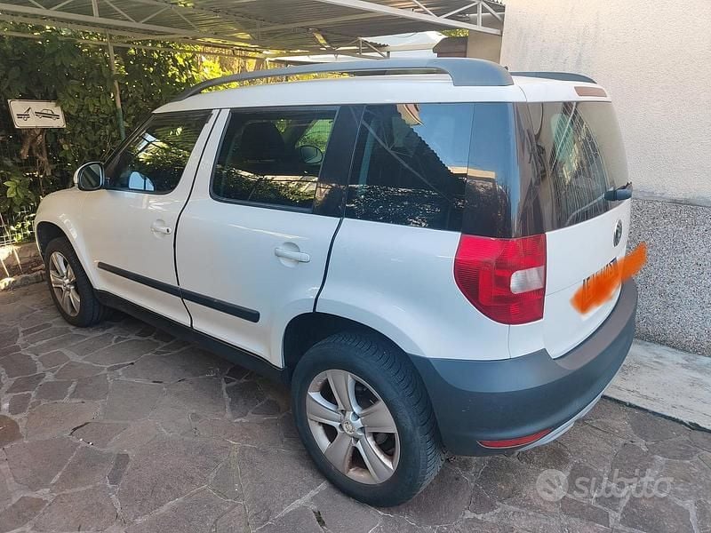 Usata Skoda Yeti Elegance 105 CV (77 kW) 2015 Bianco SUV