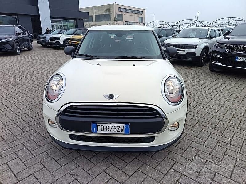 Begagnad Mini ONE 75 HK (55 kW) 2016 Vit Halvkombi