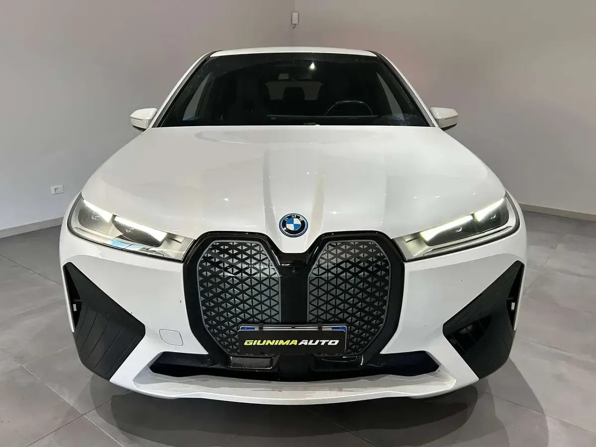 Usado BMW iX 102 kW (139 HP) 2022 Branco SUV