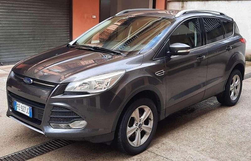 Usata 2016 Ford Kuga Titanium SUV | 11.000 € (Molto cara) - Immagine 1/4