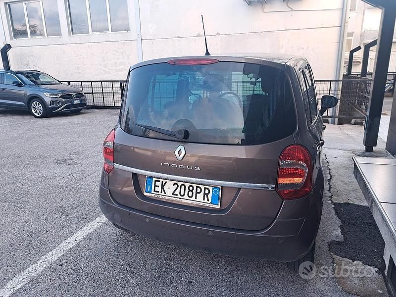 Usata Renault Modus 75 CV (55 kW) 2011 Marrone Monovolume
