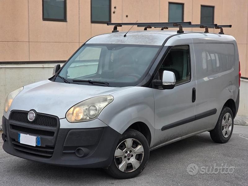 Usata Fiat Doblò 90 CV (66 kW) 2012 Grigio Monovolume