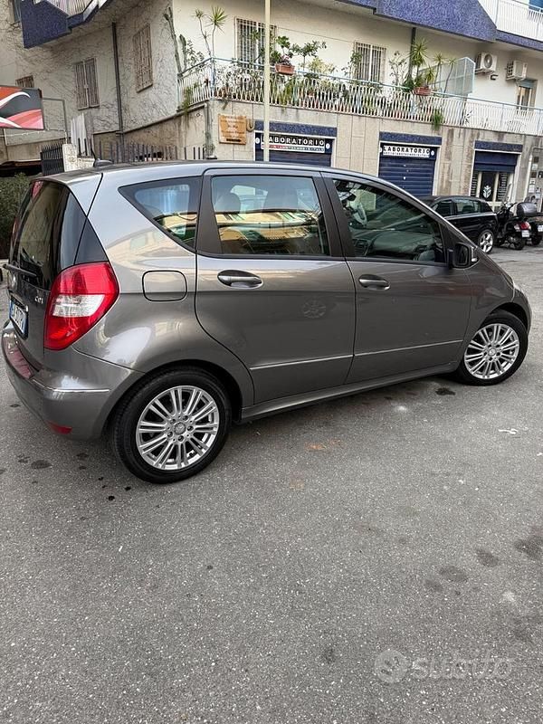 Usata Mercedes A180 Elegance 109 CV (80 kW) 2009 Grigio Berlina