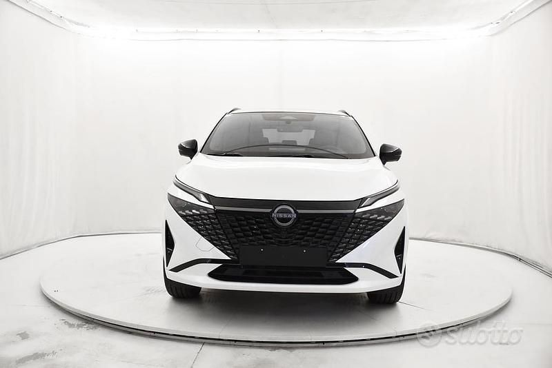 Nuova Nissan Qashqai 140 CV (102 kW) 2025 White pearl/black SUV