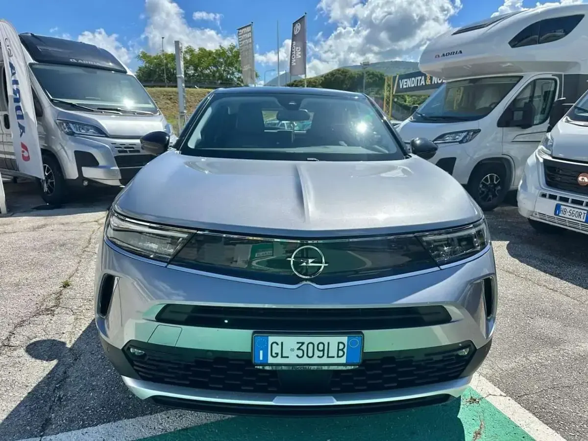 Usata Opel Mokka Elegance 101 CV (74 kW) 2022 Argento SUV