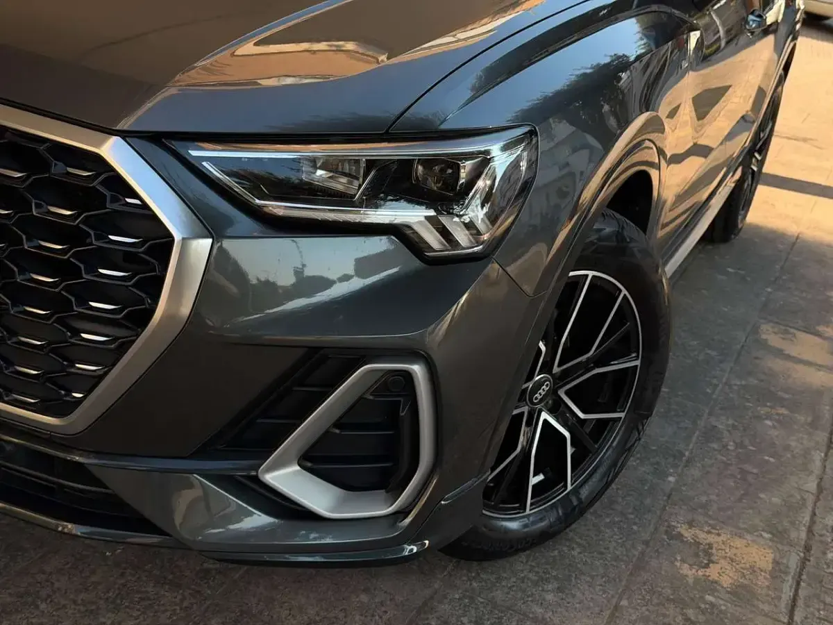 Usata Audi Q3 Sportback S-Line 150 CV (110 kW) 2020 Grigio SUV