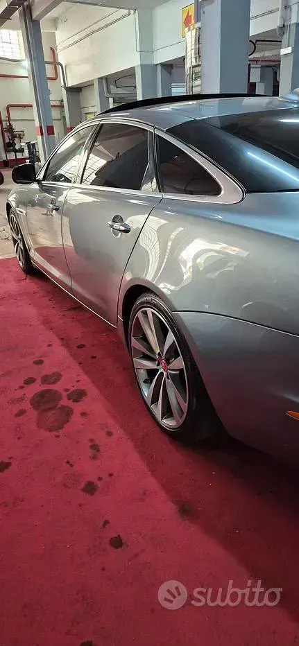 Usata Jaguar XJ 275 CV (202 kW) 2014 Grigio Berlina