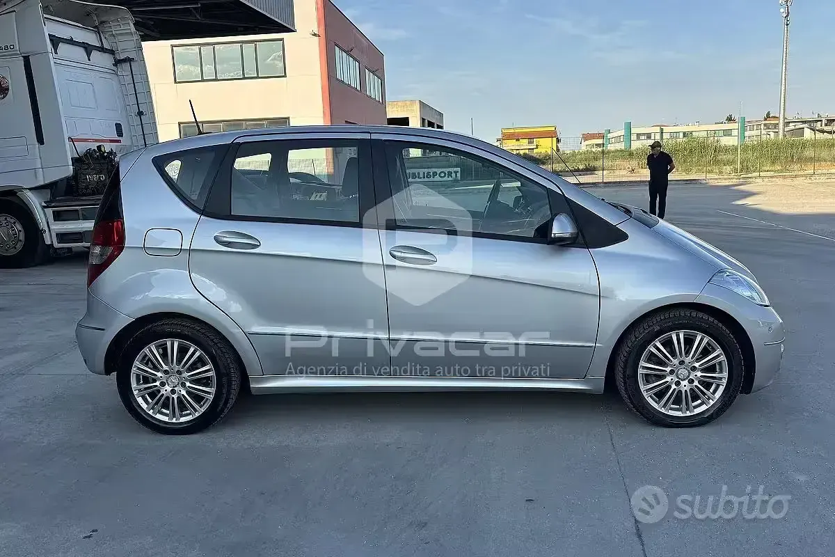 Usata Mercedes A180 Premium 109 CV (80 kW) 2012 Grigio Utilitaria