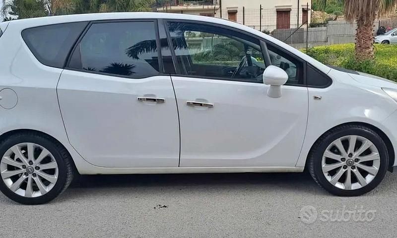 Usata Opel Meriva 2014 Bianco Monovolume