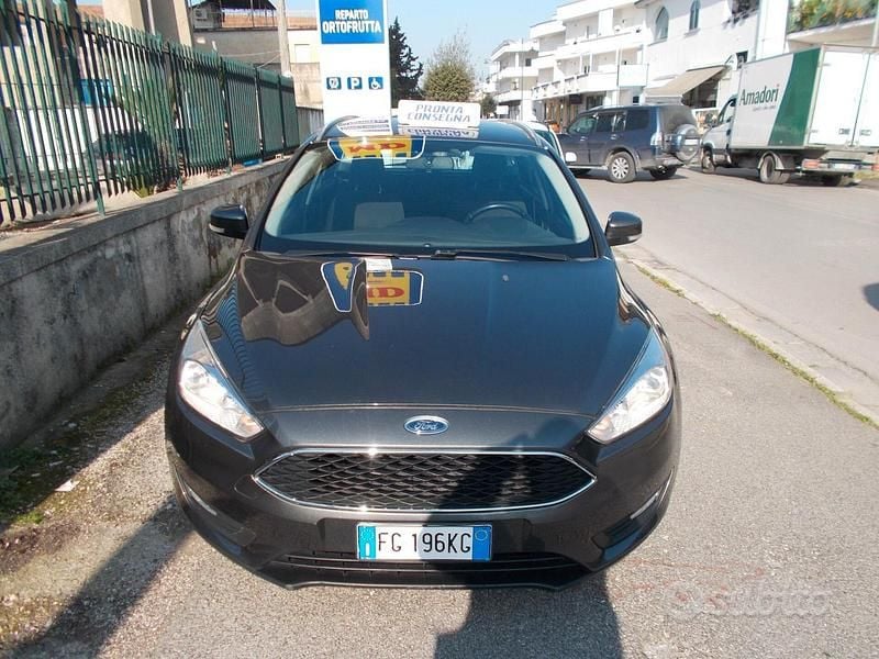 Usata Ford Focus Titanium 120 CV (88 kW) 2016 Grigio Station wagon