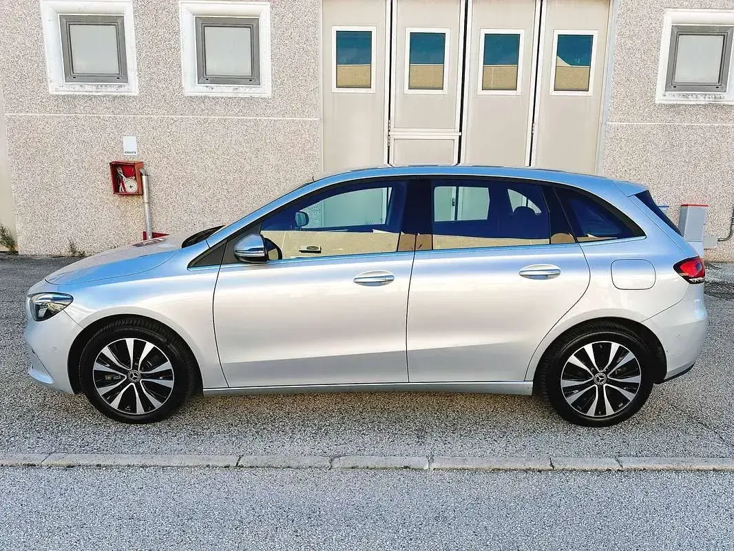 Usata Mercedes B250 Business 160 CV (117 kW) 2022 Argento Utilitaria