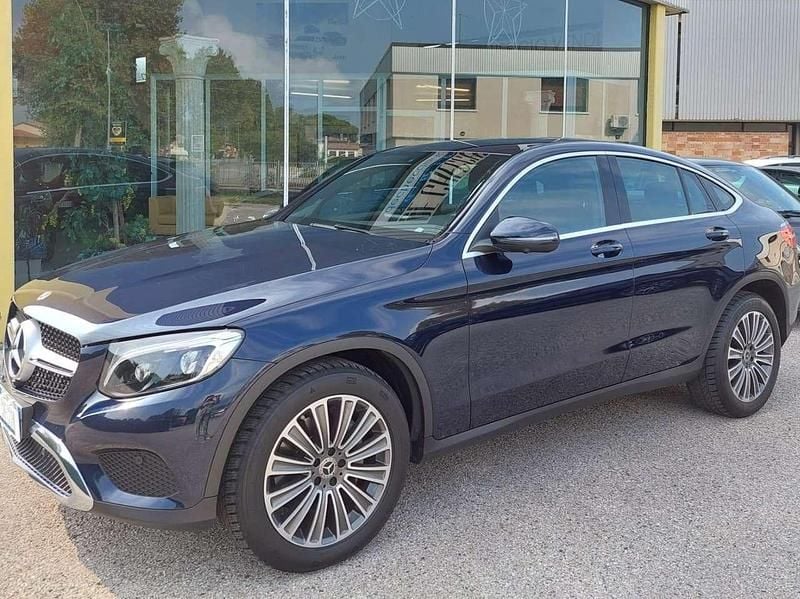 Usata Mercedes GLC220 Premium 170 CV (125 kW) 2019 Blu cavansite metallizzato Coupé