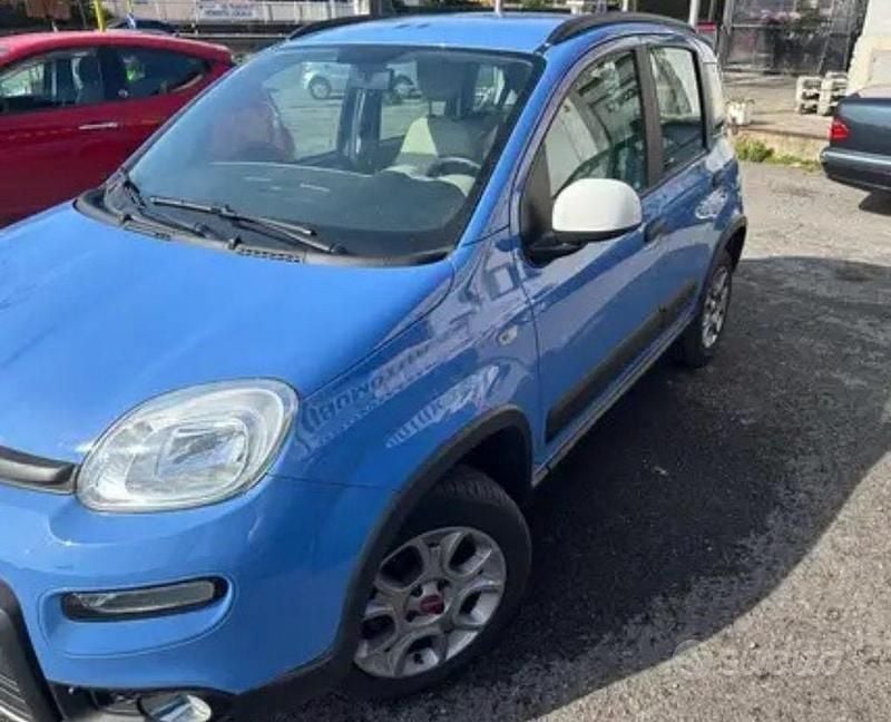 Usata Fiat Panda 4x4 S 85 CV (62 kW) 2016 Azzurro Utilitaria