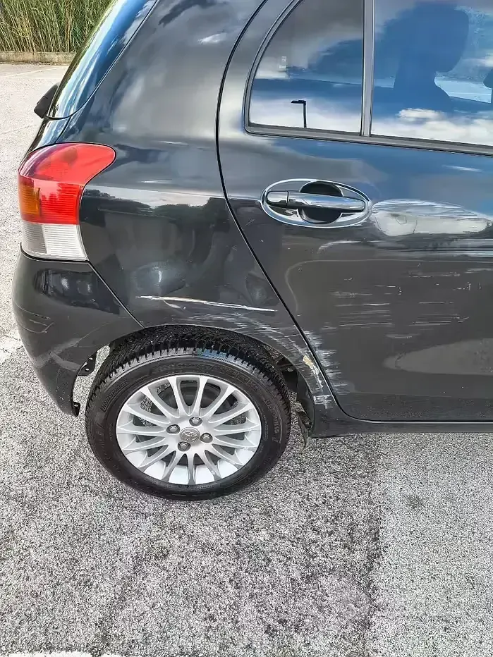 Usata Toyota Yaris 100 CV (73 kW) 2009 Nero Utilitaria