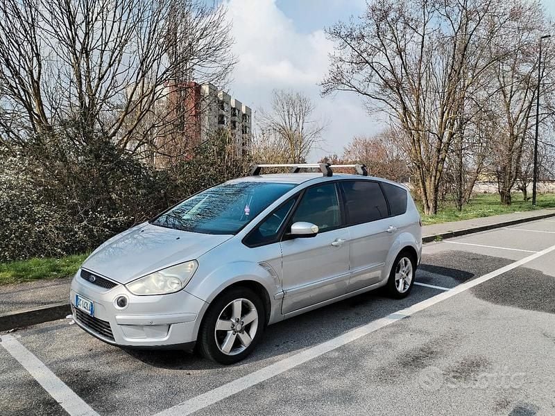 Begagnad Ford S-MAX Titanium 145 HK (106 kW) 2007 Minibuss