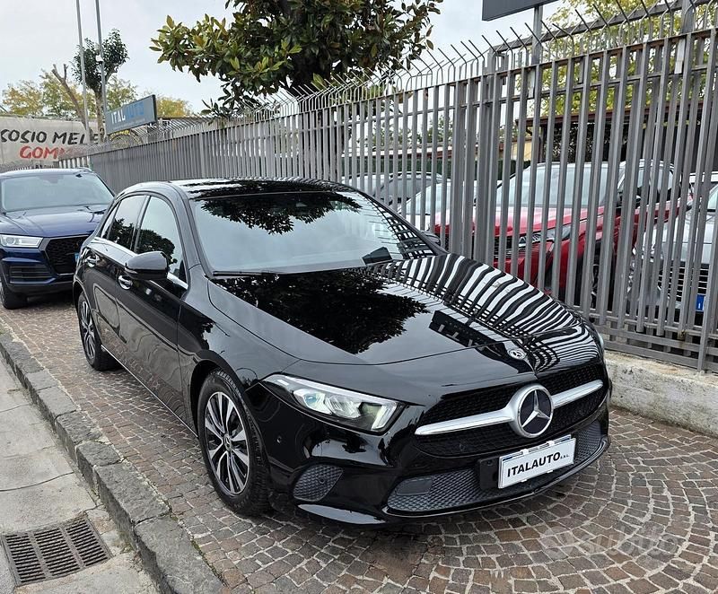 Usata Mercedes A180 Business 115 CV (84 kW) 2020 Nero Berlina