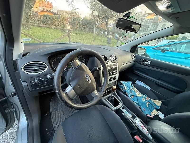 Usata Ford Focus 115 CV (84 kW) 2006 Grigio Berlina