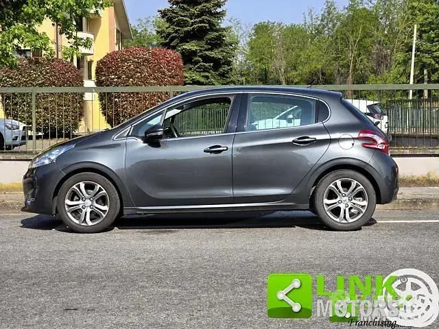 Usata Peugeot 208 Allure 82 CV (60 kW) 2014 Grigio scuro Utilitaria