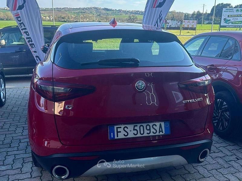 Second-hand Alfa Romeo Stelvio Executive 209 CP (153 kW) 2018 Roșu SUV