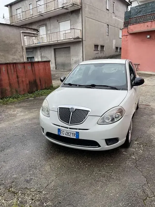 Usata Lancia Ypsilon 75 CV (55 kW) 2011 Utilitaria