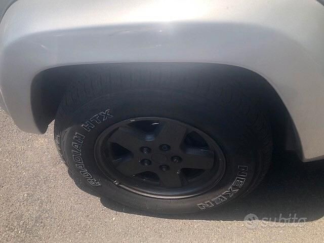 Usata Jeep Cherokee Sport 150 CV (110 kW) 2004 Grigio SUV