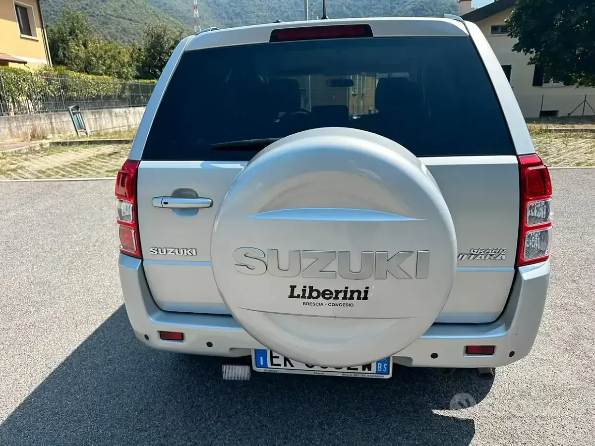 Usata Suzuki Vitara 129 CV (94 kW) 2011 Grigio Station wagon