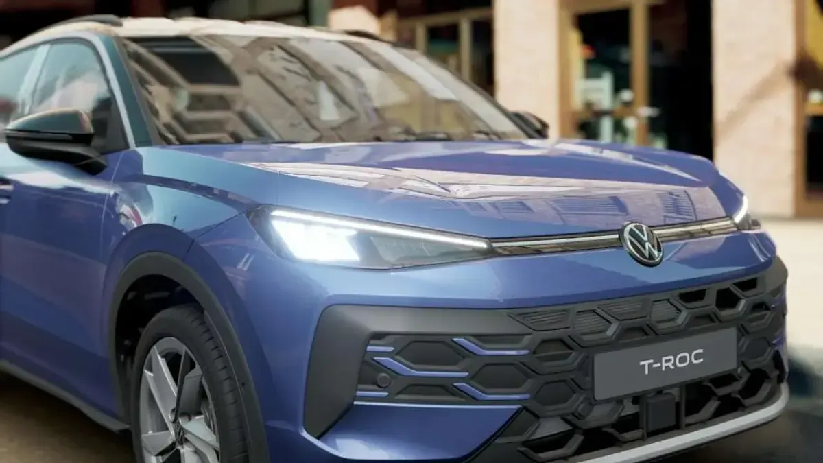 Nuova VW T-Roc Life 150 CV (110 kW) 2026 Celestial blue metallizzato ne SUV