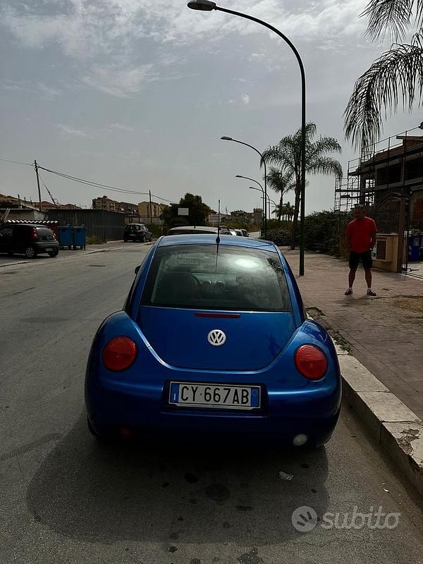 Usata VW New Beetle 101 CV (74 kW) 2003 Blu Utilitaria