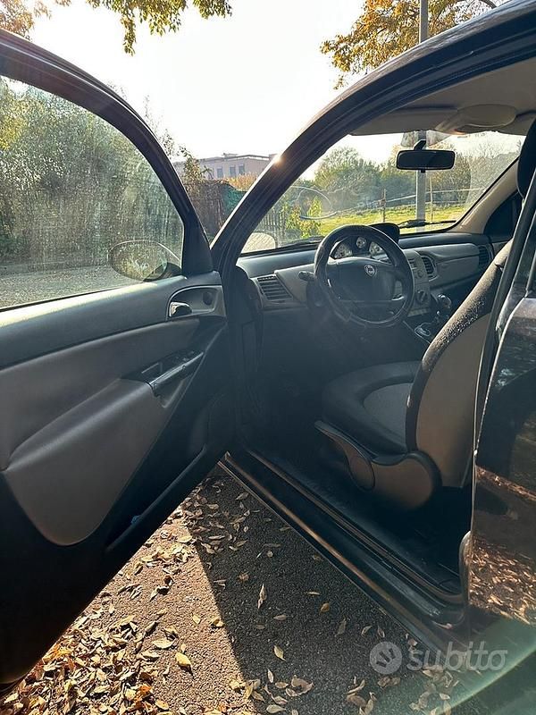 Usata Lancia Ypsilon 60 CV (44 kW) 2005 Nero Utilitaria