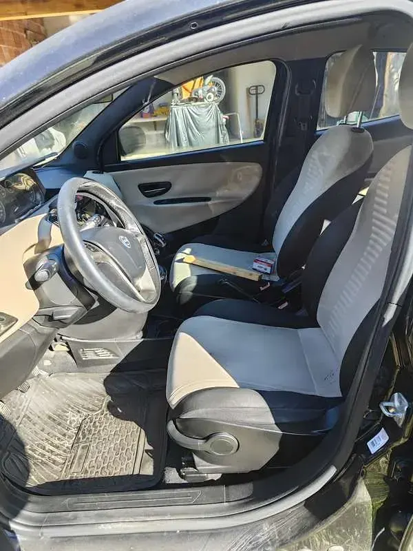 Usata Lancia Ypsilon 69 CV (50 kW) 2015 Utilitaria