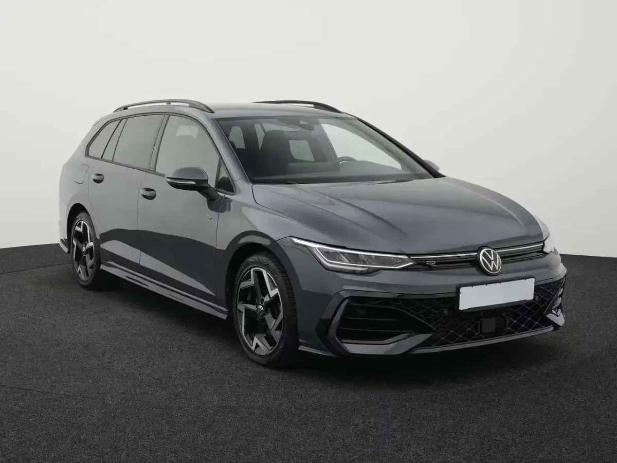 Usata VW Golf VIII R-line 150 CV (110 kW) 2025 Grigio metallico Station wagon