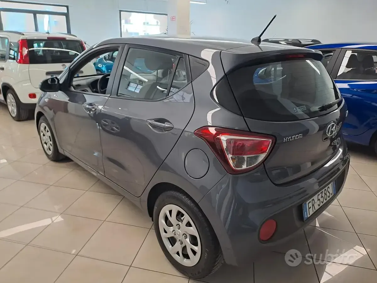 Begagnad Hyundai i10 Comfort 69 HK (50 kW) 2018 Grå Halvkombi